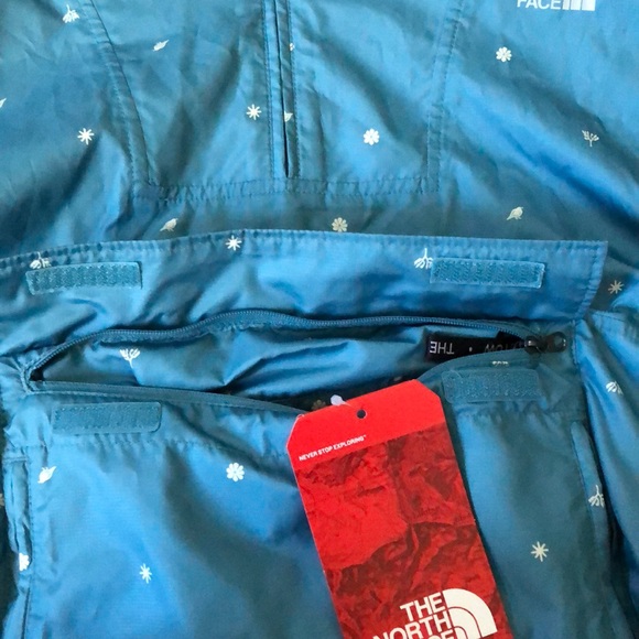 The North Face NWT Fanorak printed jacket🍂🔥🧗‍♀️ - Picture 8 of 16